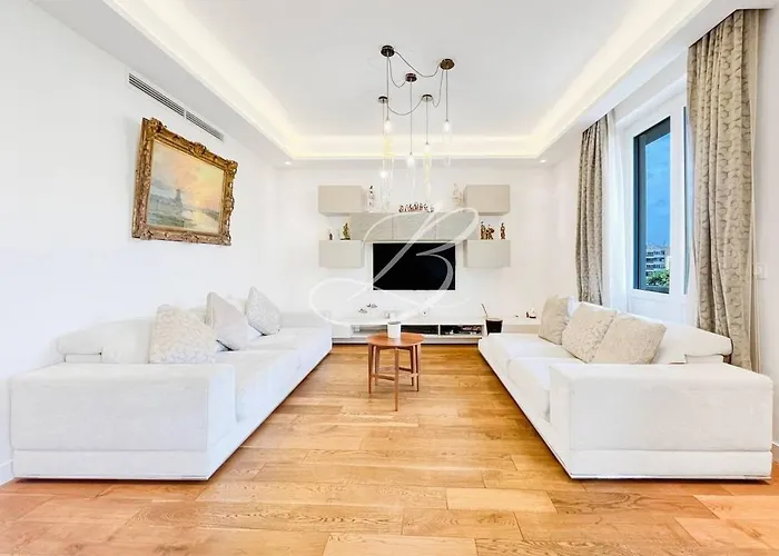 Le Baroque Grand Croisette Apartment *